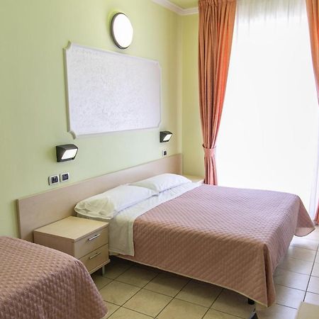 Hotel Liana Ρίμινι Εξωτερικό φωτογραφία
