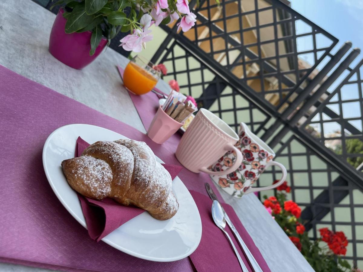 Hotel Liana Ρίμινι Εξωτερικό φωτογραφία