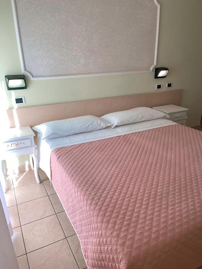 Hotel Liana Ρίμινι Εξωτερικό φωτογραφία
