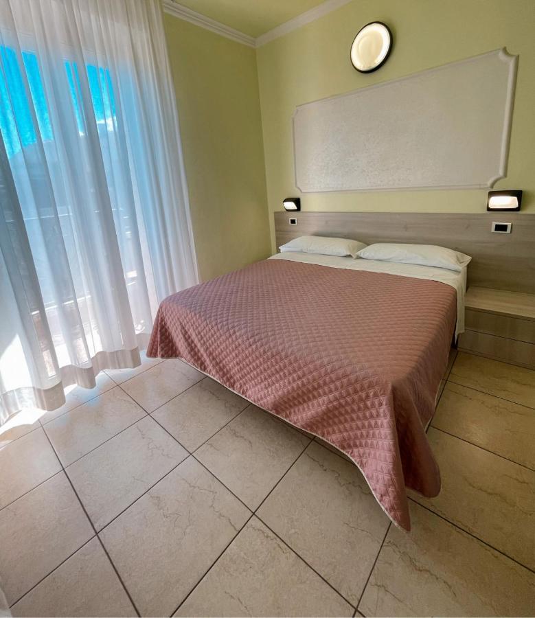 Hotel Liana Ρίμινι Εξωτερικό φωτογραφία